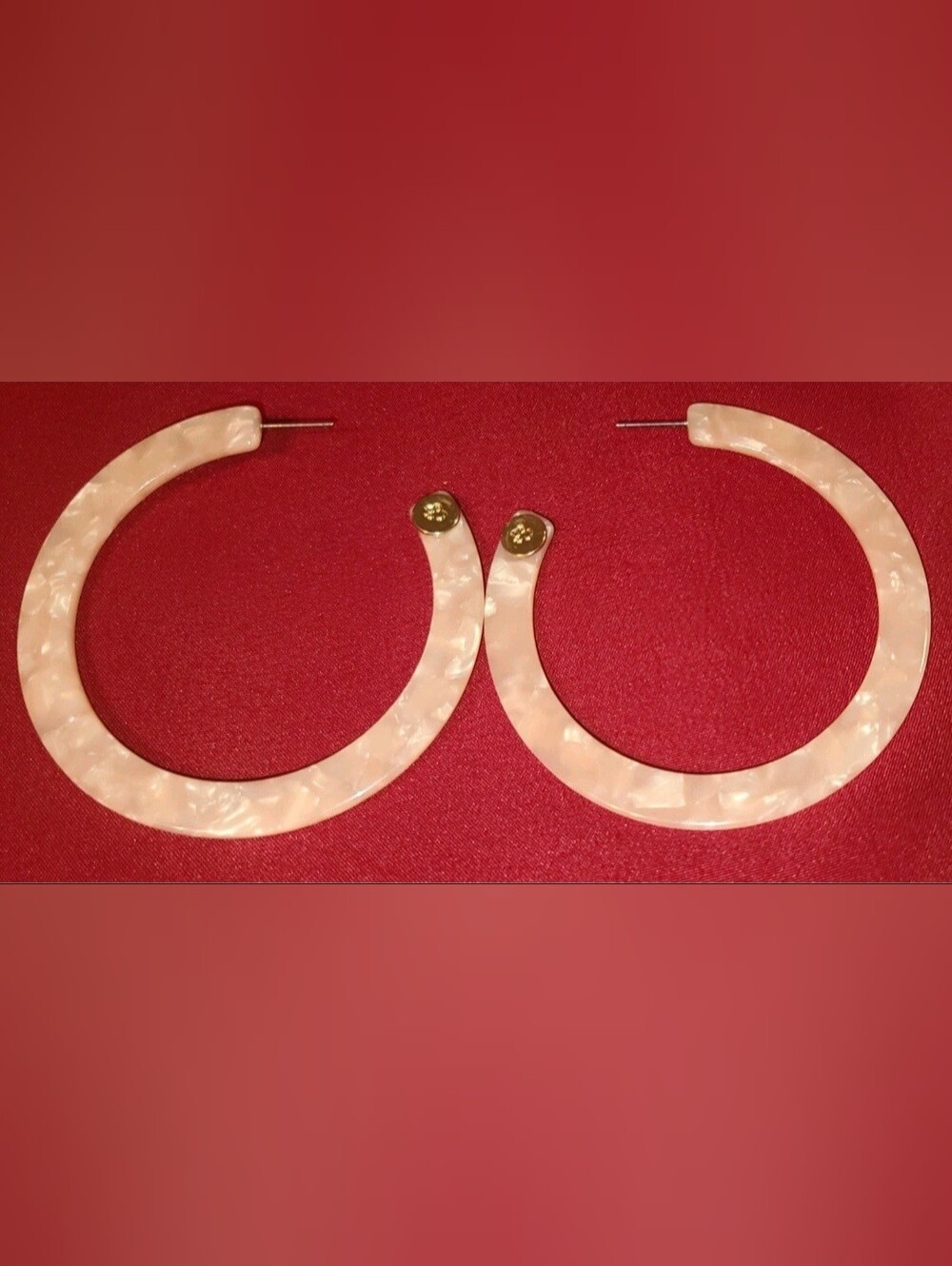 Retro Chic Vintage Peach/Cream Marbled Lucite Open Hoop Earrings